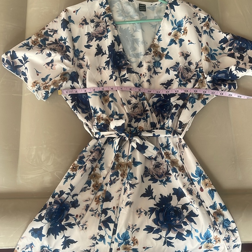 SHEIN Blue and Tan Floral Romper with Flutter Sleeves in Size XL - Picture 9 of 12